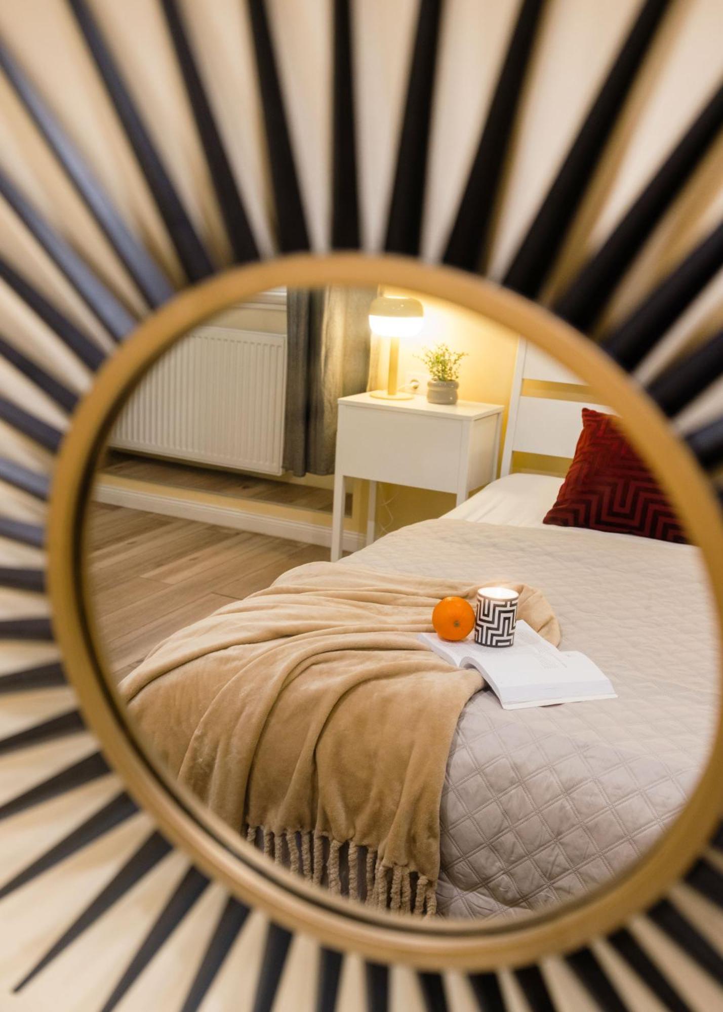 Experience City Nightlife From A Sleek Lavish Pad Apartman Budapest Kültér fotó